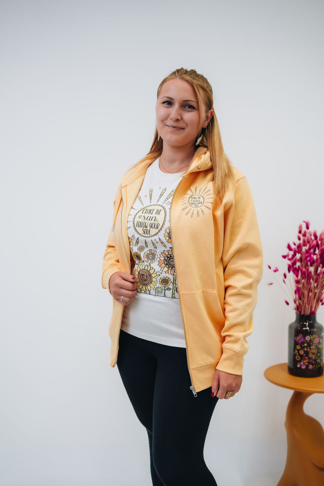 Damen Zipper-Hoodie „Chase the sun, follow your soul“