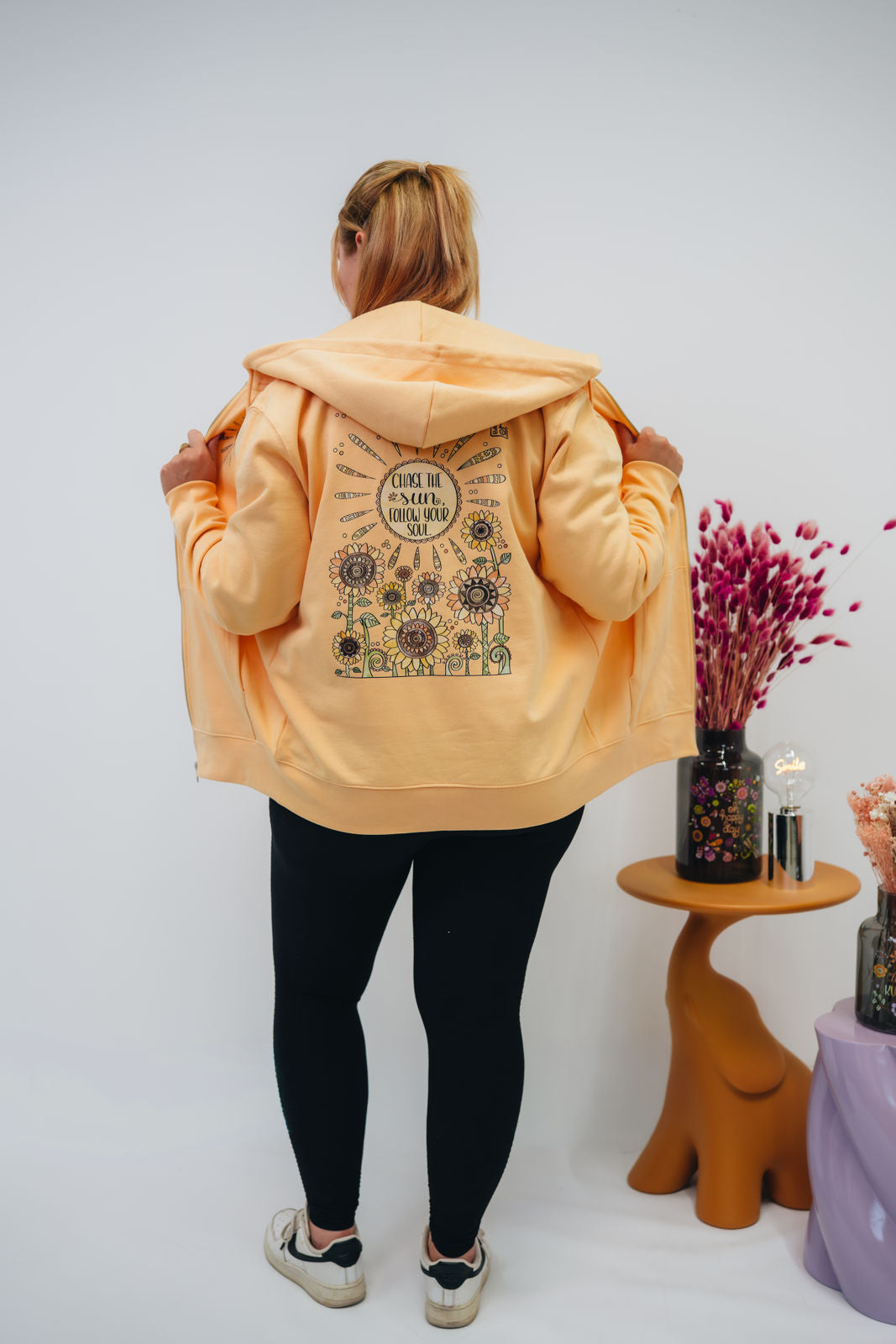 Damen Zipper-Hoodie „Chase the sun, follow your soul“